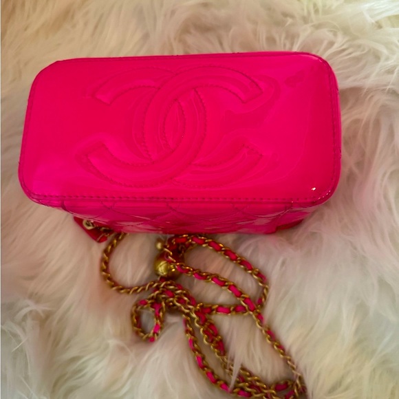 Barbie Hot Pink Chanel Vanity Handbag - Picture 5 of 16